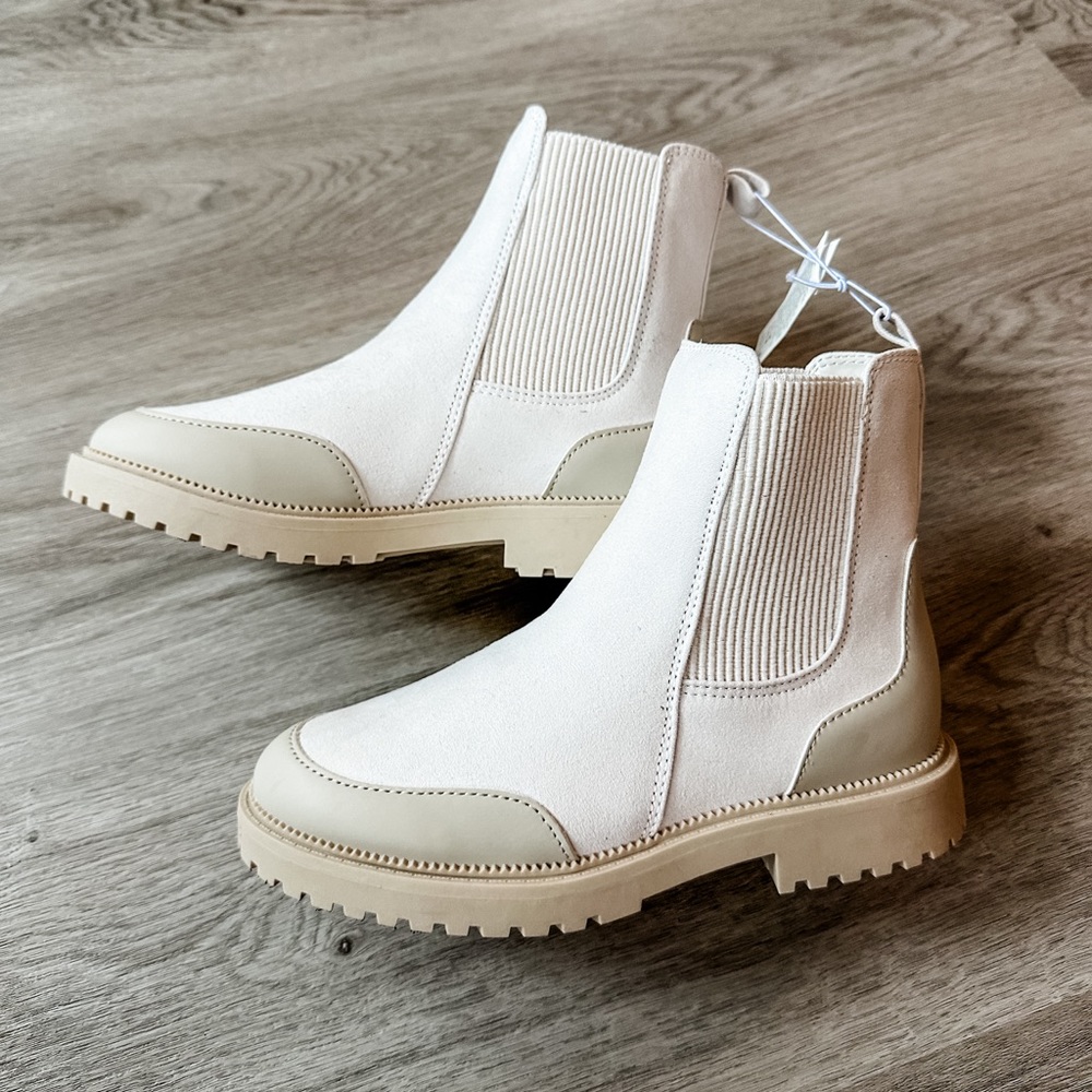 NWT Girls Cream Faux-Suede Chelsea Boots